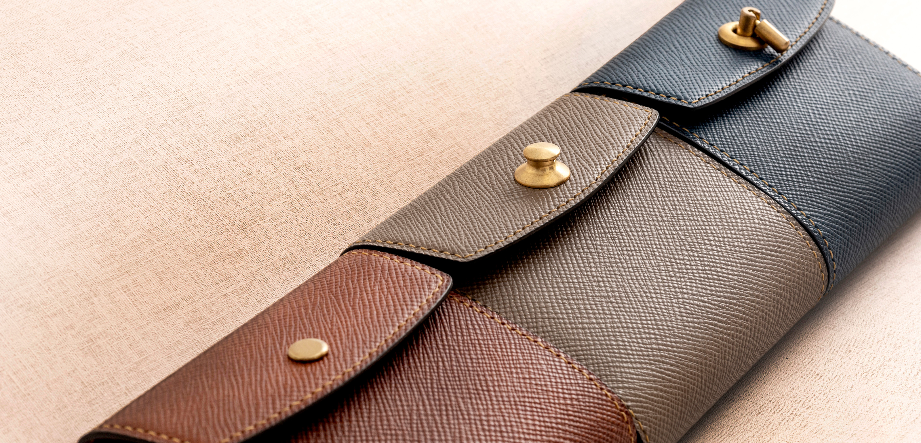 革職人の情熱が、また一つの名作を生み出す。New Wallet — Coming Soon.