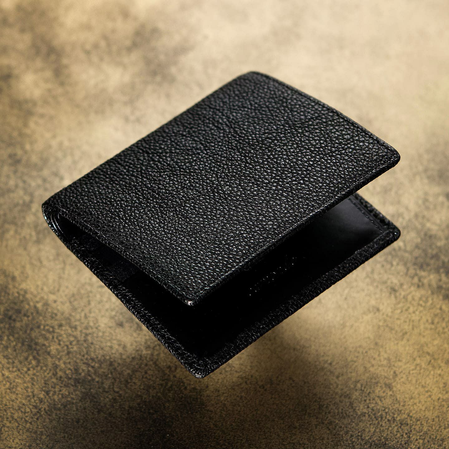 黒のレザー二つ折り財布 黒桟革 二つ折り財布 | 大人のバッグ・財布・ 二つ折り財布 など拘りの