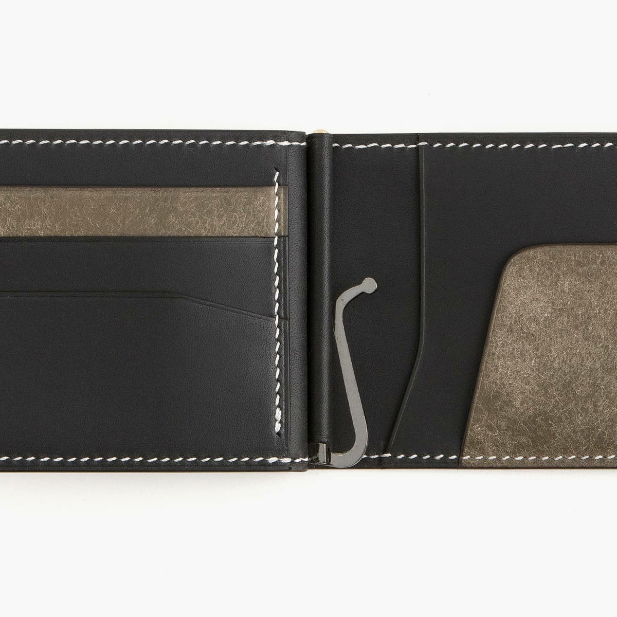 内装（リスシオ）：Black ／ 内装装飾（プエブロ）：Grigio ／ 糸色（MeiSi）：Pearl Gray ／ 金具：Black