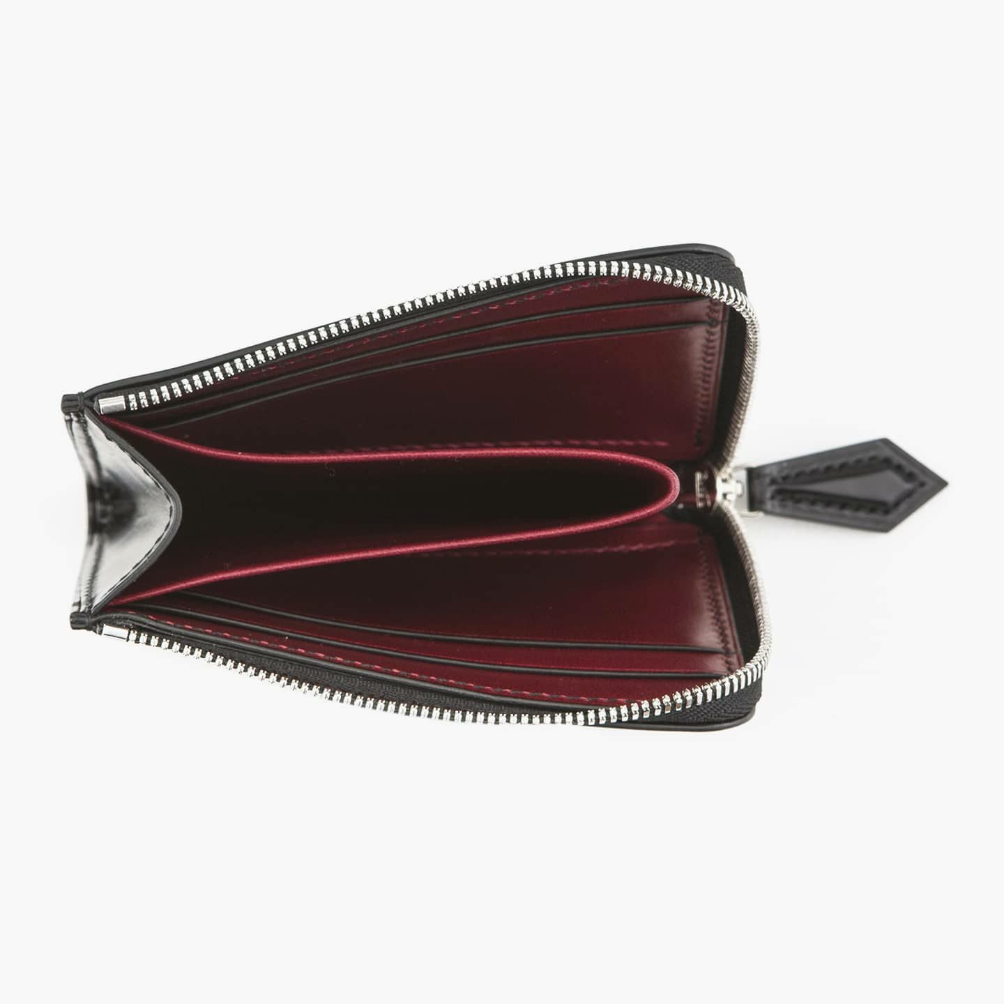 外装（コードバン）：Black、内装（ブリランテ）：Red、ファスナー：Silver