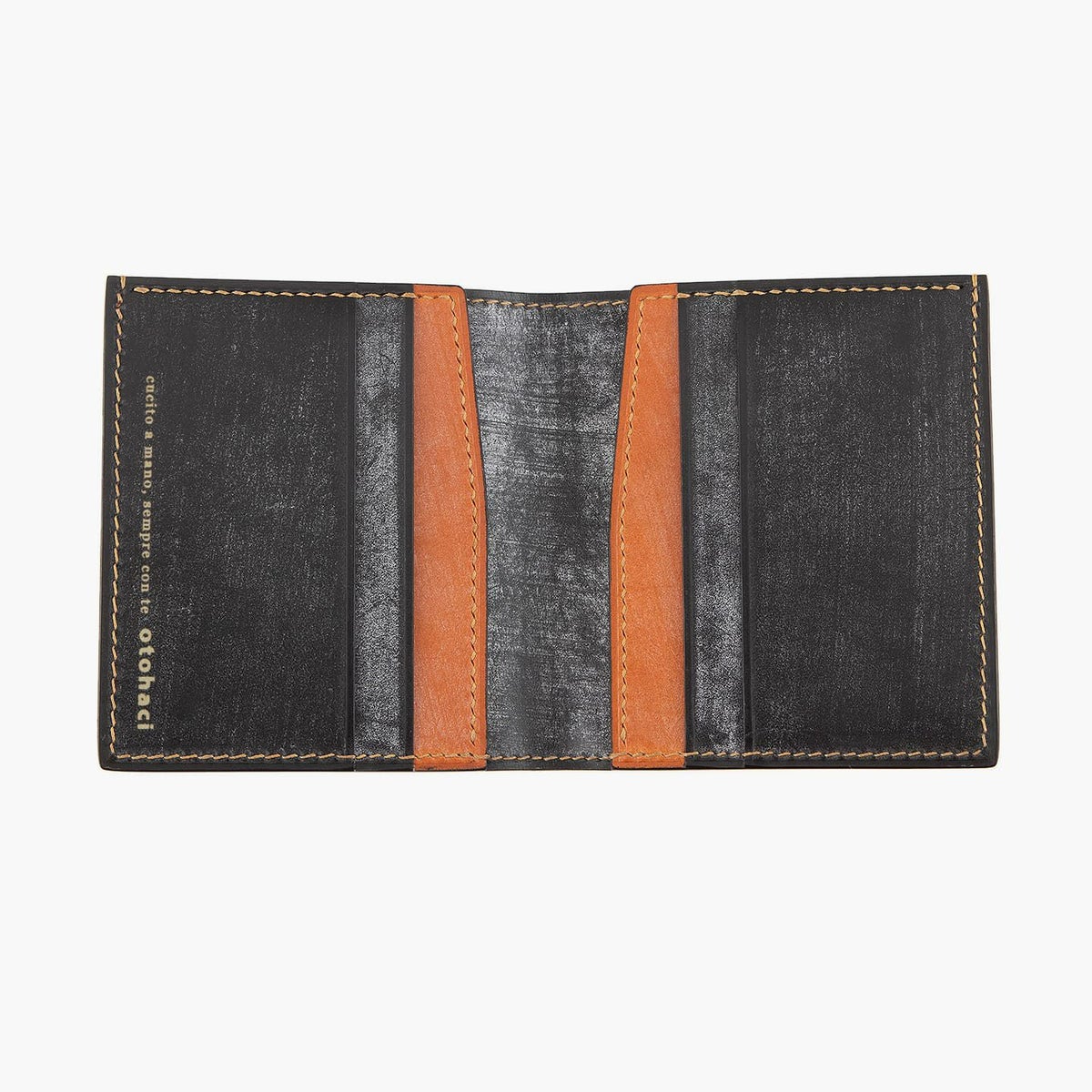 外装（ブライドル）：Tan、内装（ブライドル）：Black、糸色：外装と同系色