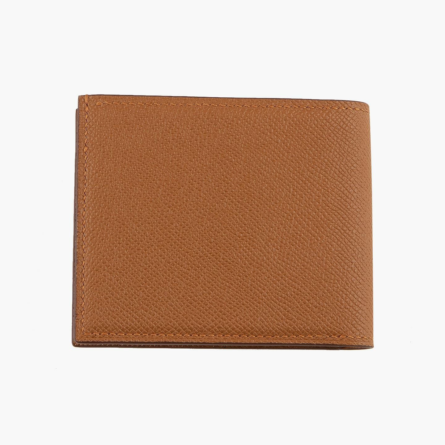 外装（ダービー）：Gold、内装（ダービー）：Gold、内装 小銭入れ裏（牛革）：Beige、糸色：Caramel、ホック：Silver、ロゴ刻印：箔押し（金具と同色）