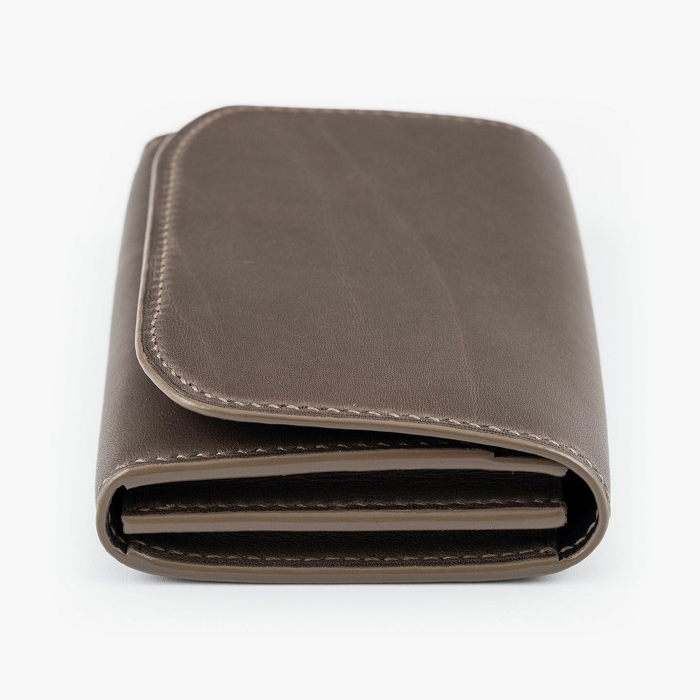 外装（ノヴォナッパ）：Gris Stone、内装（ツェルマット）：Noir