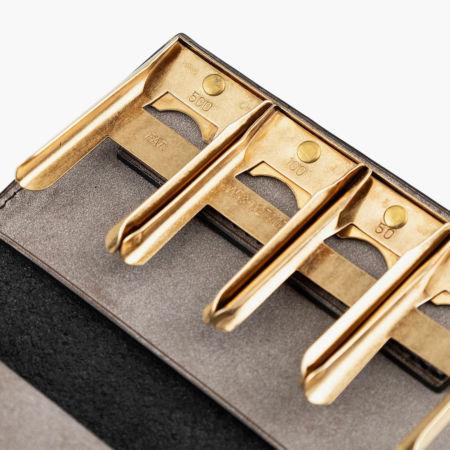 外装（ロロマ）：Black、内装（ロロマ）：Grigio、糸色：Black、金具：Gold、ロゴ刻印：有り