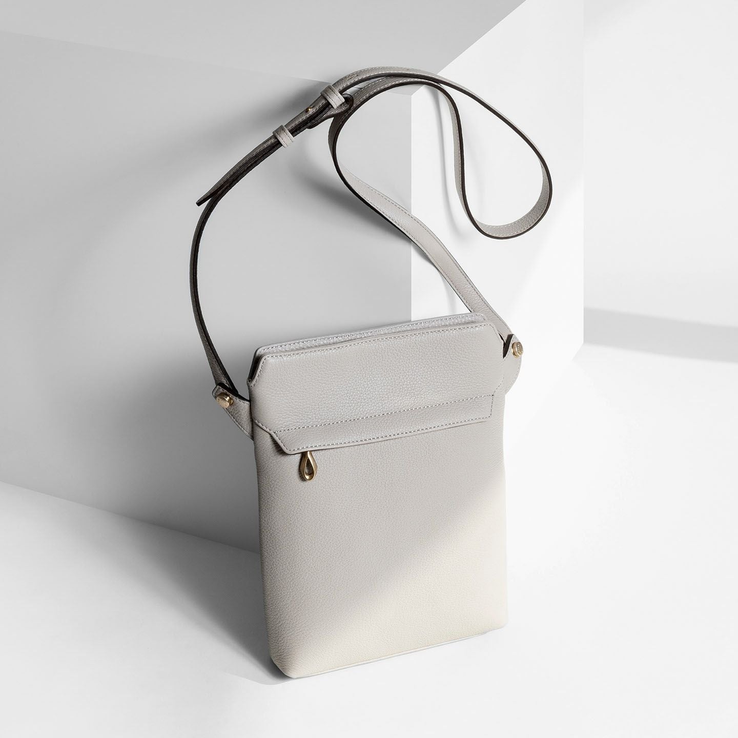 縦型ショルダーバッグ “Grace” | 大人のバッグ・財布・ ショルダー