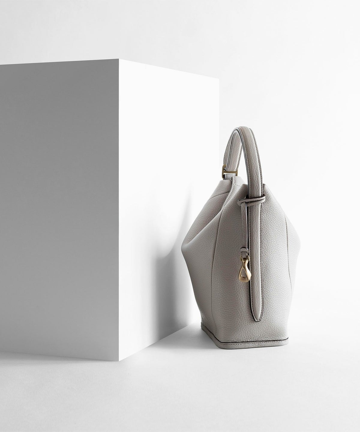 ハンド＆バングルバッグ“Follow”