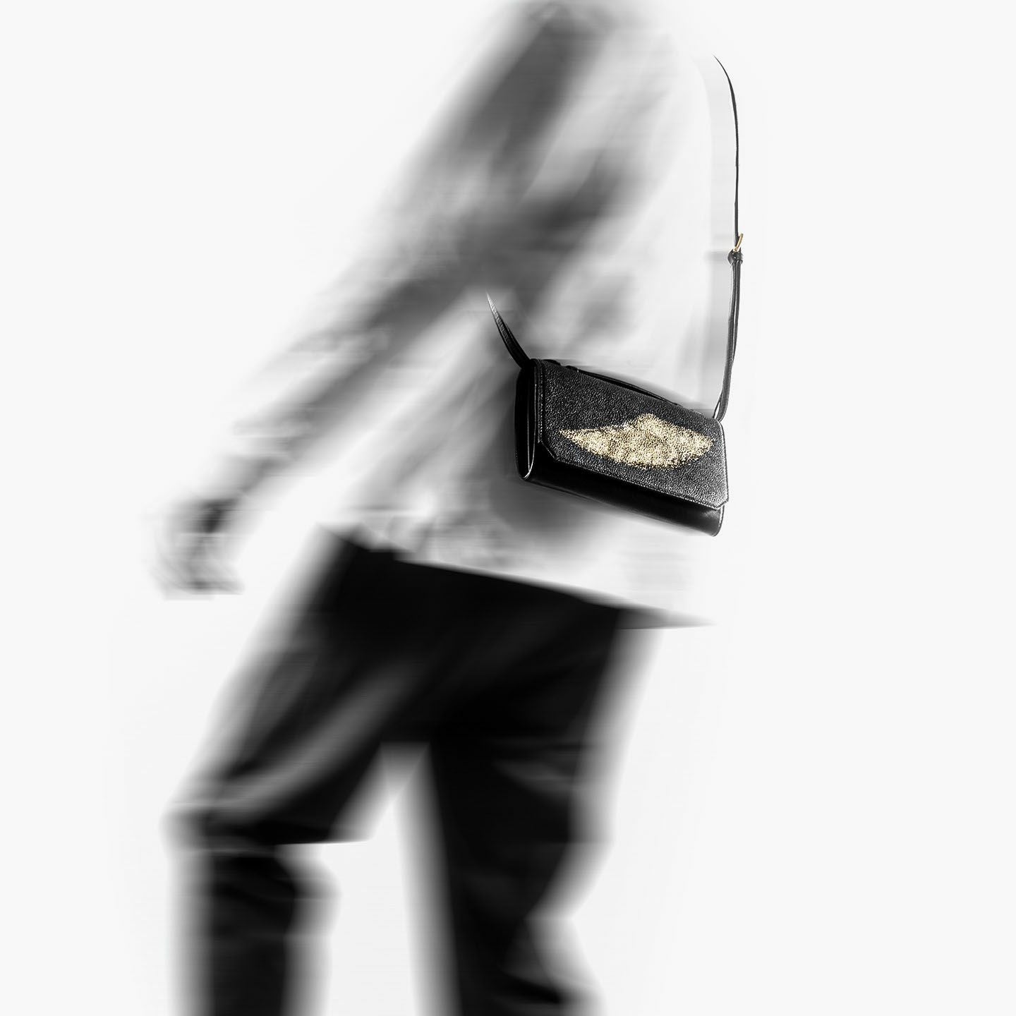 黒桟革 3Wayクラッチバッグ “feather” | 大人のバッグ・財布