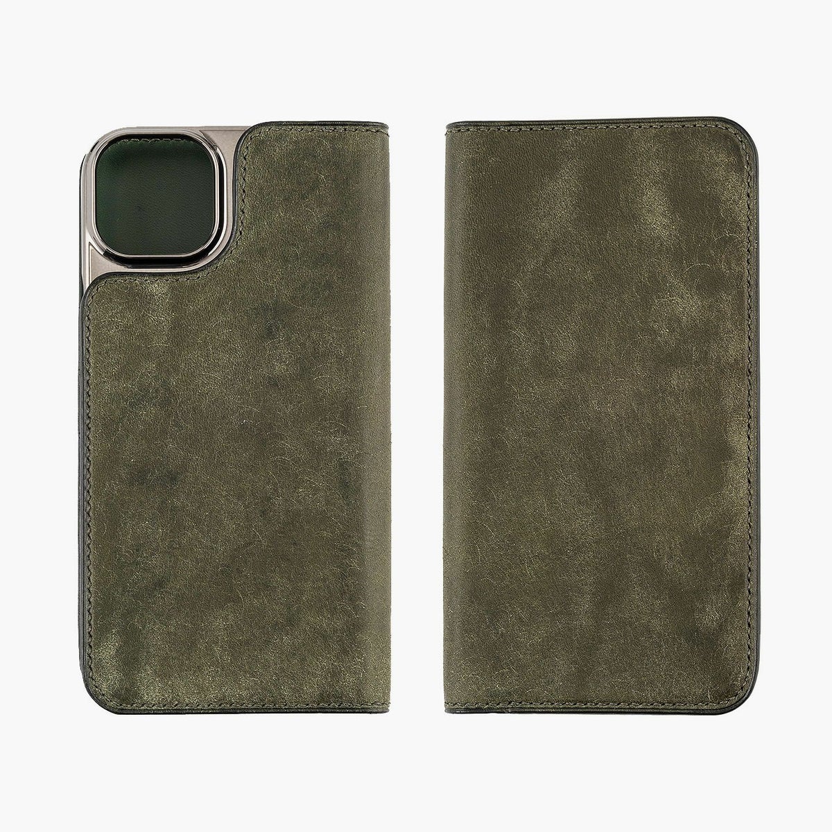 iPhone15 Plus、外装＆内装（マルゴー）：Olive、内装カード段装飾（イングラサット）：Green、糸色：Moss Green、フラップ（マグネット式）：無、ブランドロゴ／素押し