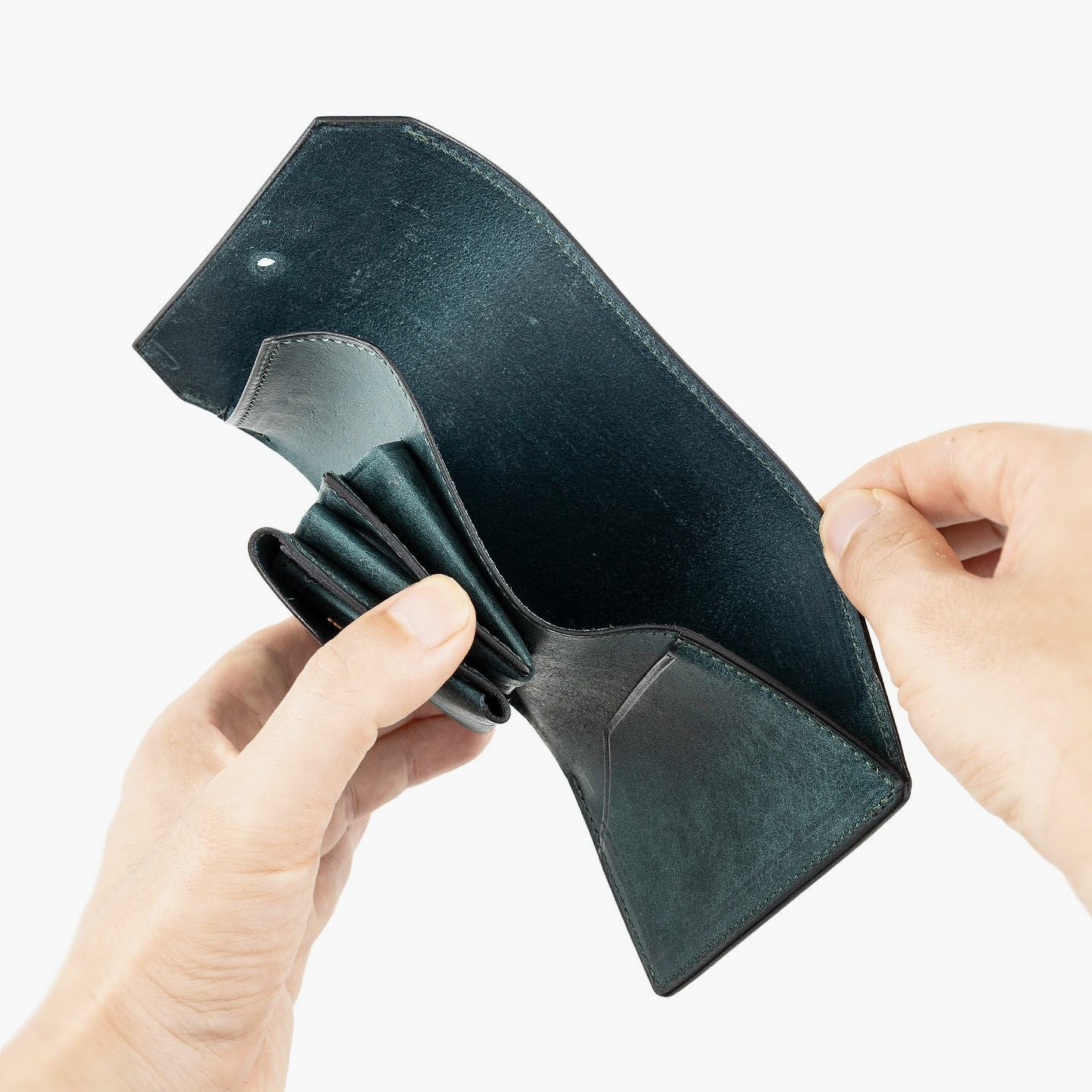 利き手：右利き用（札入れが右）　※左利き用は向きが反転