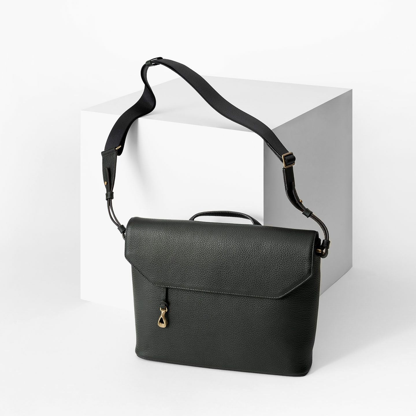 【イエロー】Arc/レザーワンハンドル2wayショルダーバッグ ARMANI EXCHANGE ハンドバッグ 「A|X アルマーニ エクスチェンジ」AX