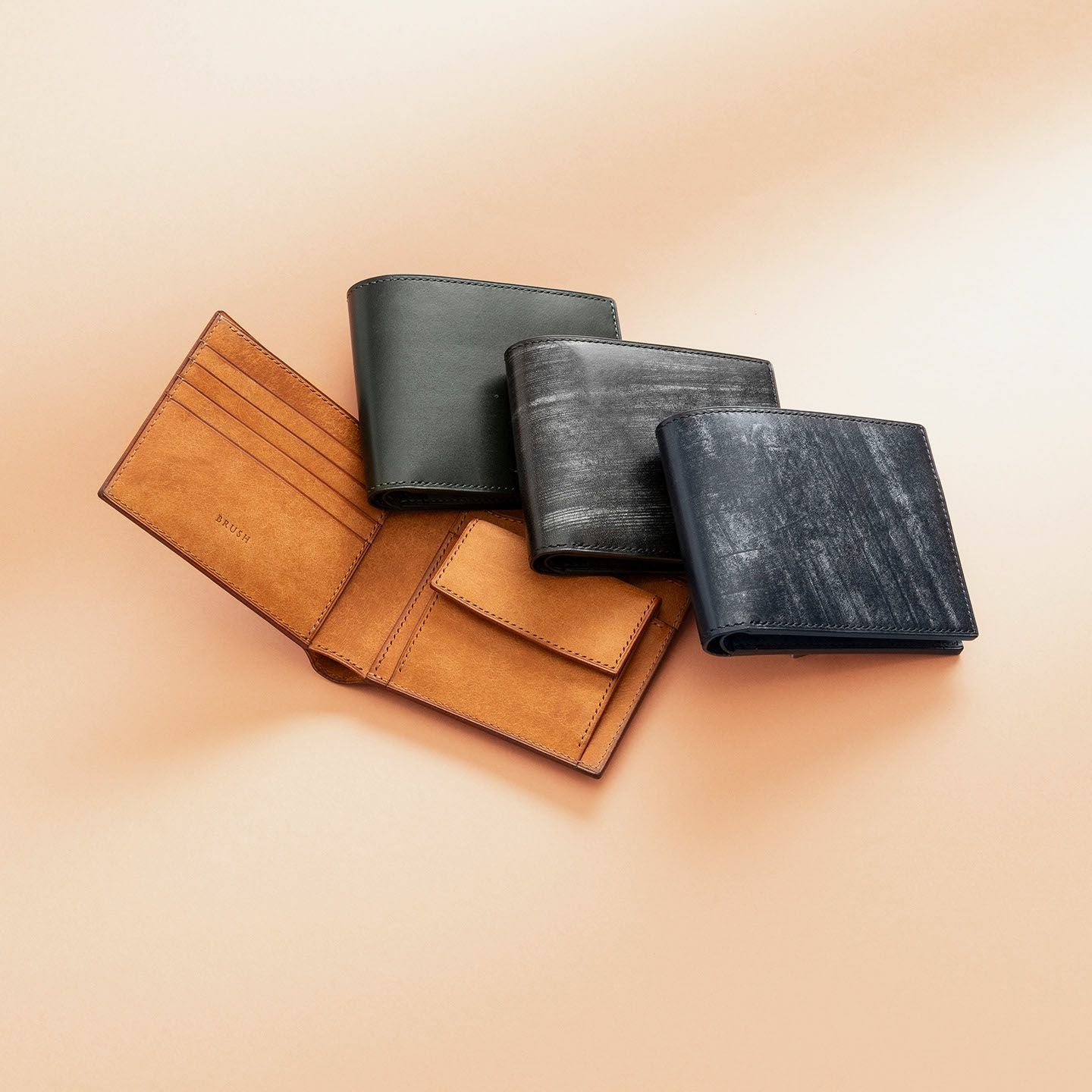 BRUSH レザー　三つ折り財布 BRUSH leather products (@brush.leather) • Instagram photos and videos