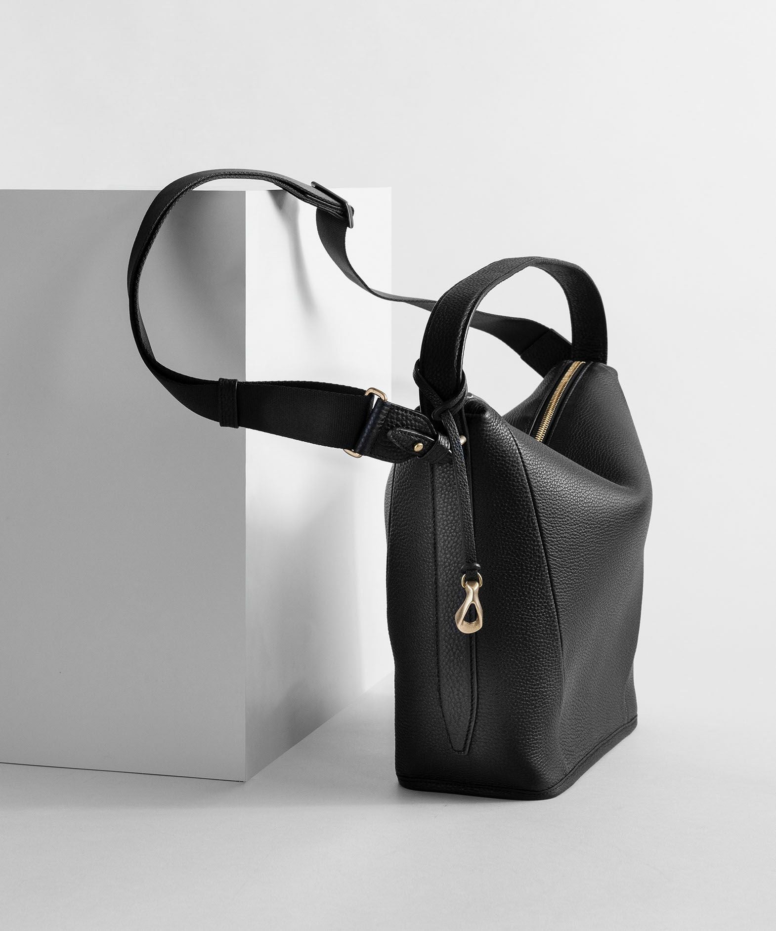 ももたん  ブラックレザーショルダ 2Wayショルダーバッグ“ Union” | 大人のバッグ・財布・ トートバッグ