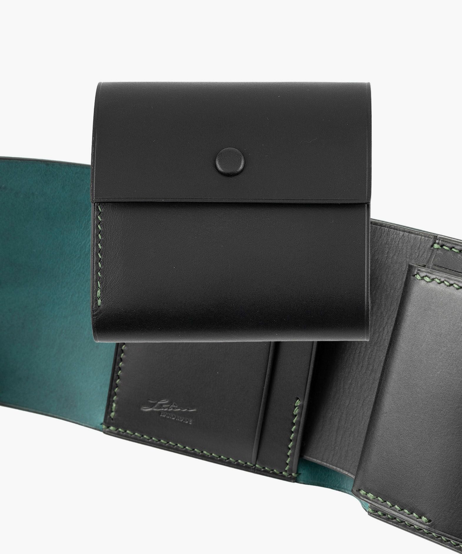 外装（リスシオ）：Black、内装（リスシオ）：Black、札入れ（リスシオ）：Hortensia、ホック：Black、糸色：Dark Gr