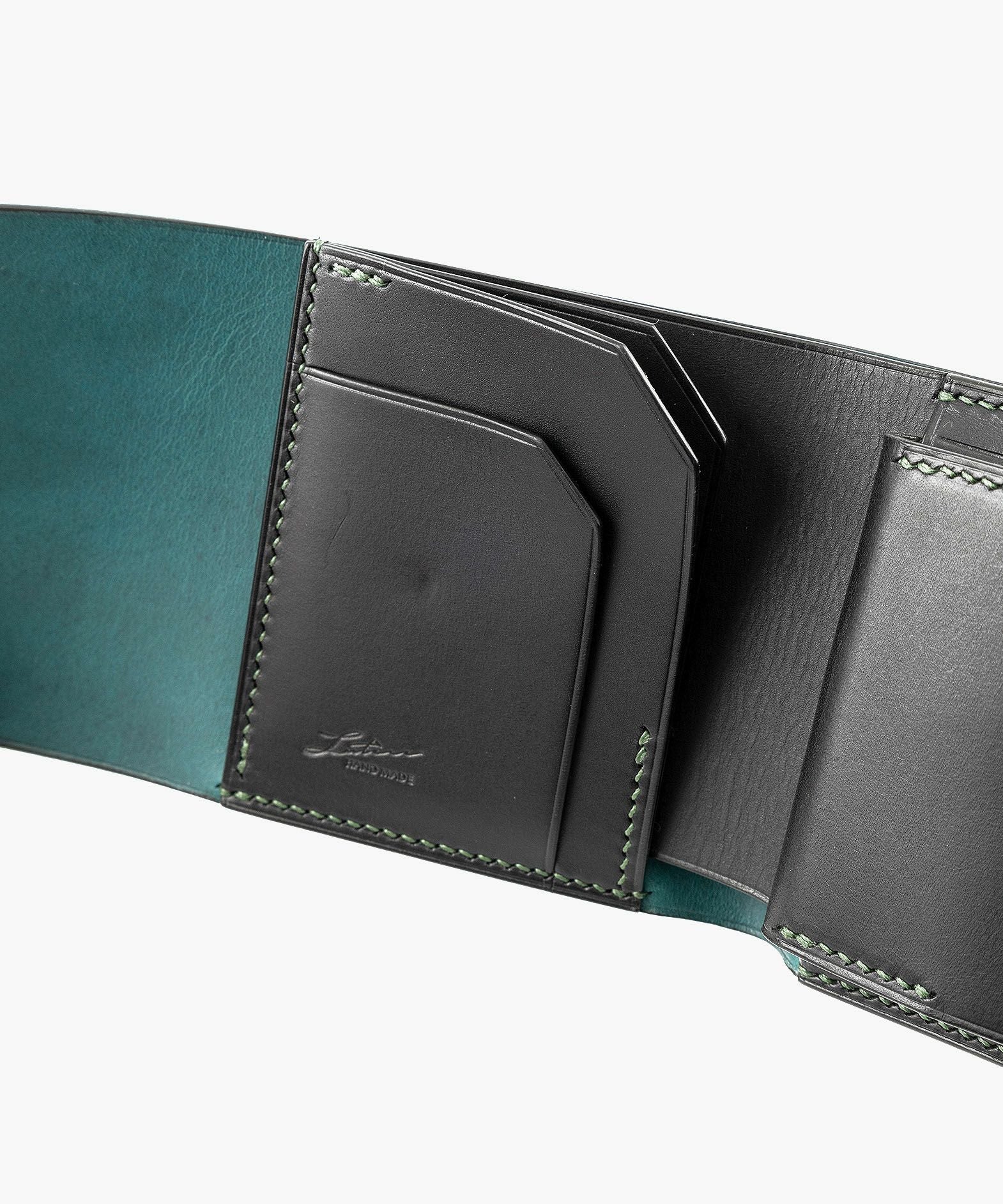 外装（リスシオ）：Black、内装（リスシオ）：Black、札入れ（リスシオ）：Hortensia、ホック：Black、糸色：Dark Gr