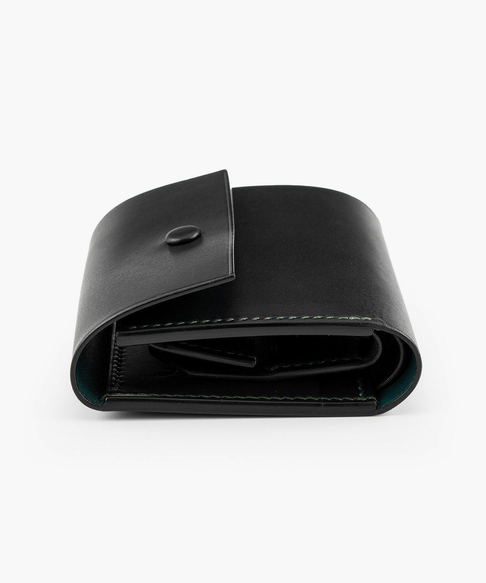 外装（リスシオ）：Black、内装（リスシオ）：Black、札入れ（リスシオ）：Hortensia、ホック：Black、糸色：Dark Gr