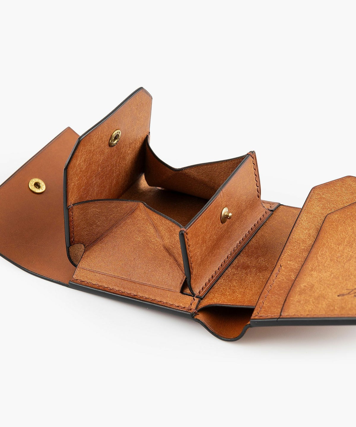 外装（プエブロ）：Cognac、内装（プエブロ）：Cognac、札入れ（リスシオ）：Cognac、ホック：Brass、糸色：Brown