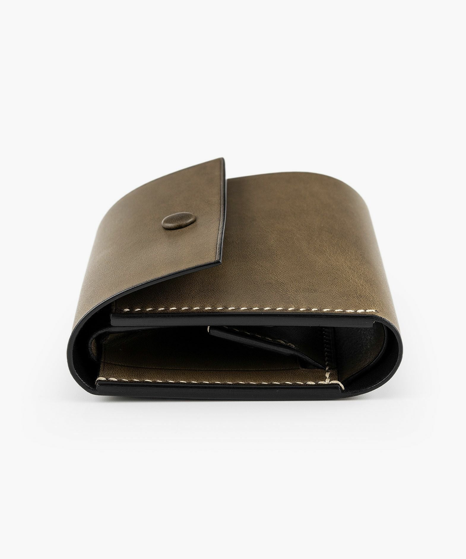 外装（リスシオ）：Grigio、内装（リスシオ）：Grigio、札入れ（リスシオ）：Black、ホック：Black、糸色：Crea