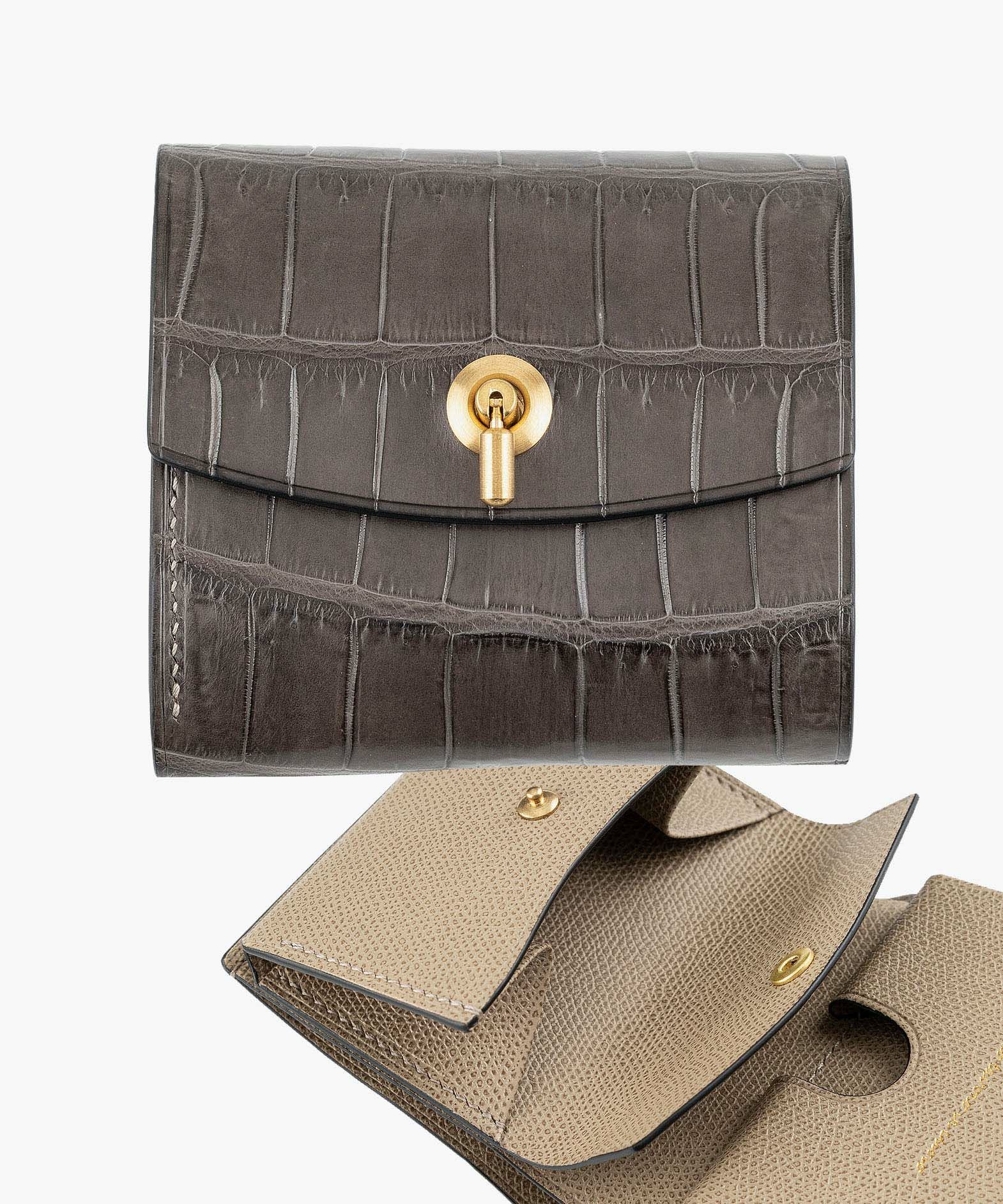 外装（ドーフィン）：Gray、内装（ドーフィン）：Oyster Gray、カードスロットタイプ：大容量1ポケット、利き手：右利き用、オコシ金具：Gold