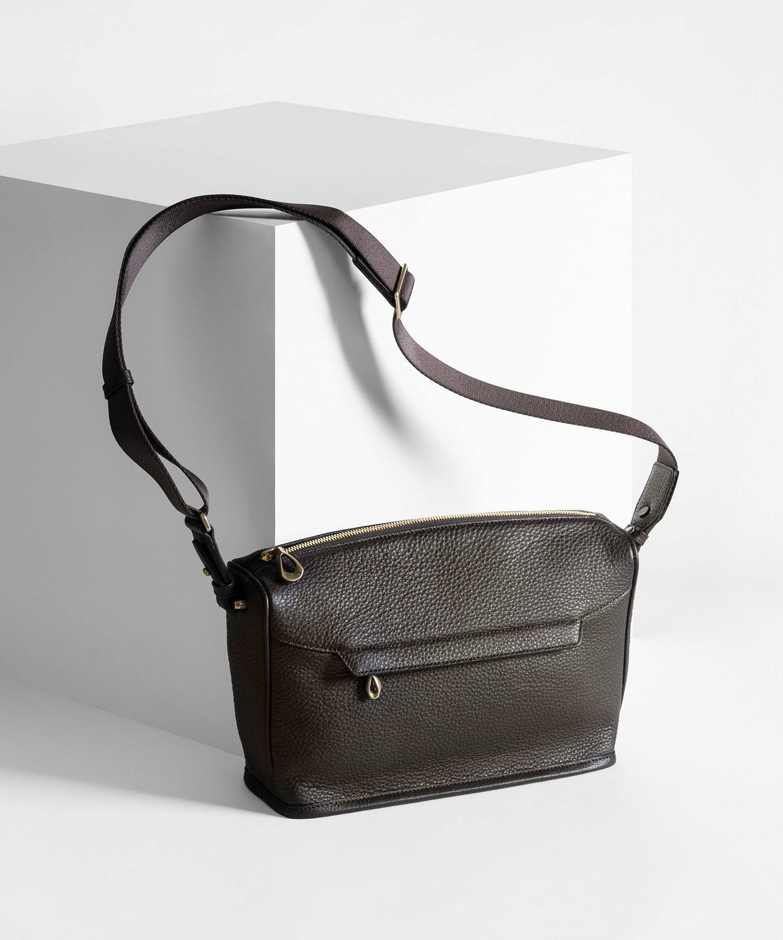 アーチショルダーバッグ“Loop”