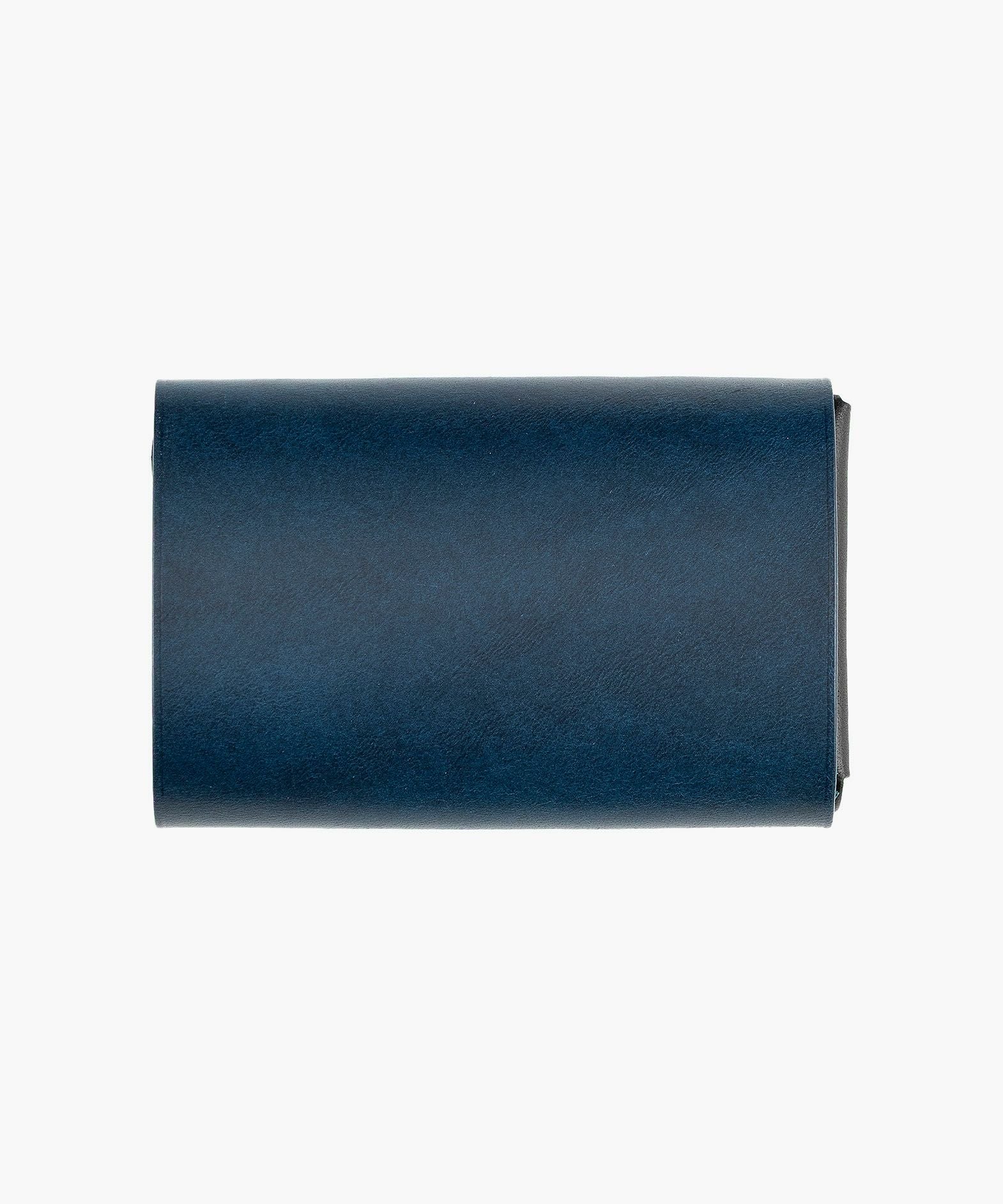 外装（ブッテーロ）：Blue、内装（ブッテーロ）：Black、糸色：外装と同系色、金具：Gold