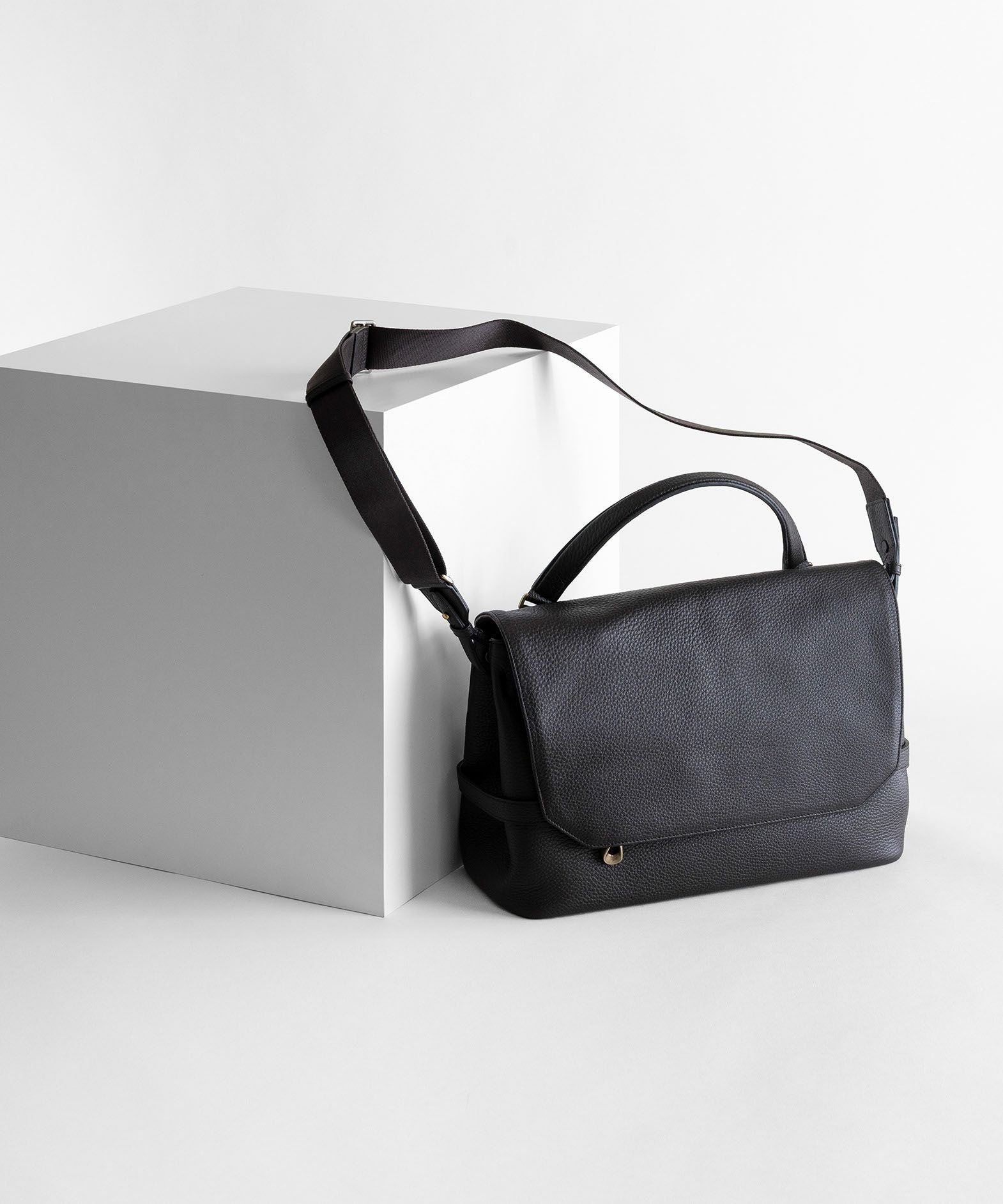 フラップショルダーバッグ“ Forward”