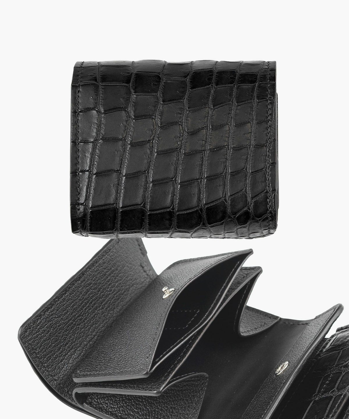 外装（ポロサス）：Black、糸色：Black、ホック：Silver、内装裏張り（ブルガロ）：Black、内装（シェーブル：Black、内装装飾：あおり式カードポケット＆コインケースフラップの両方