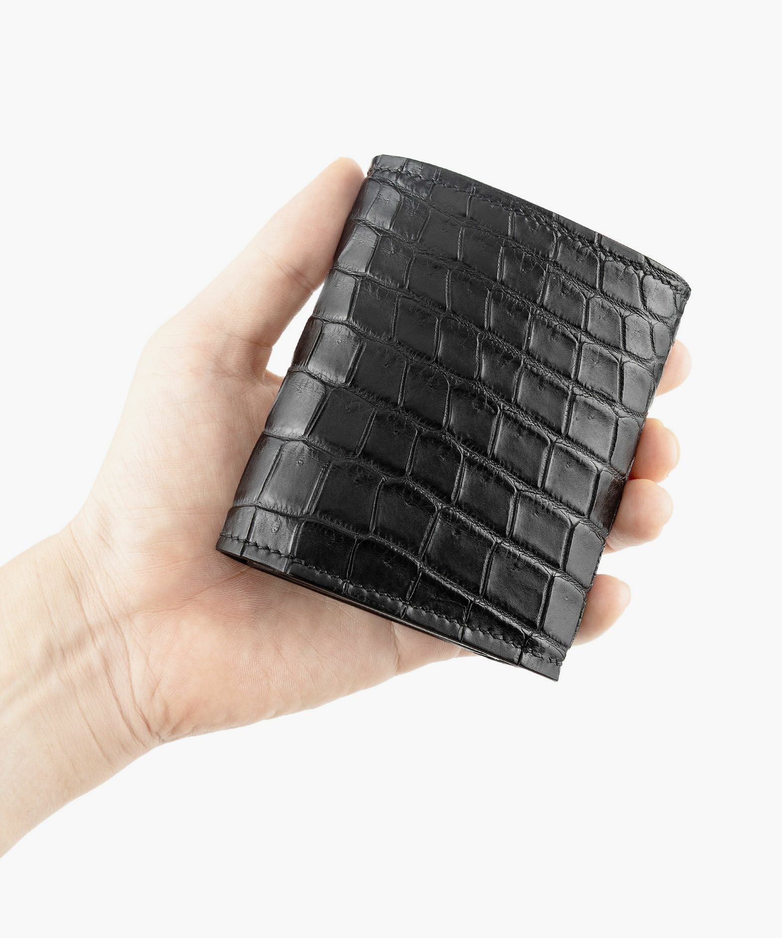 外装（ポロサス）：Black、糸色：Black、ホック：Silver、内装裏張り（ブルガロ）：Black、内装（シェーブル：Black、内装装飾：あおり式カードポケット＆コインケースフラップの両方