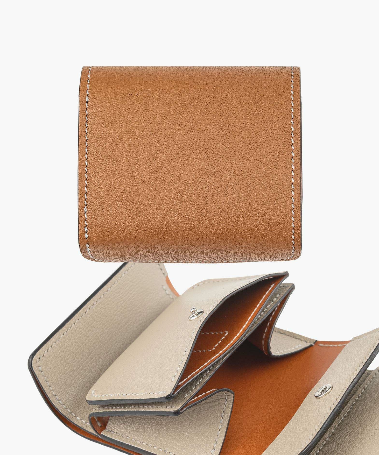 外装（シェーブル）：Camel、内装（シェーブル）：Camel、内装裏張り（ブルガロ）：Cognac、糸色：Gray、ホック：Silver