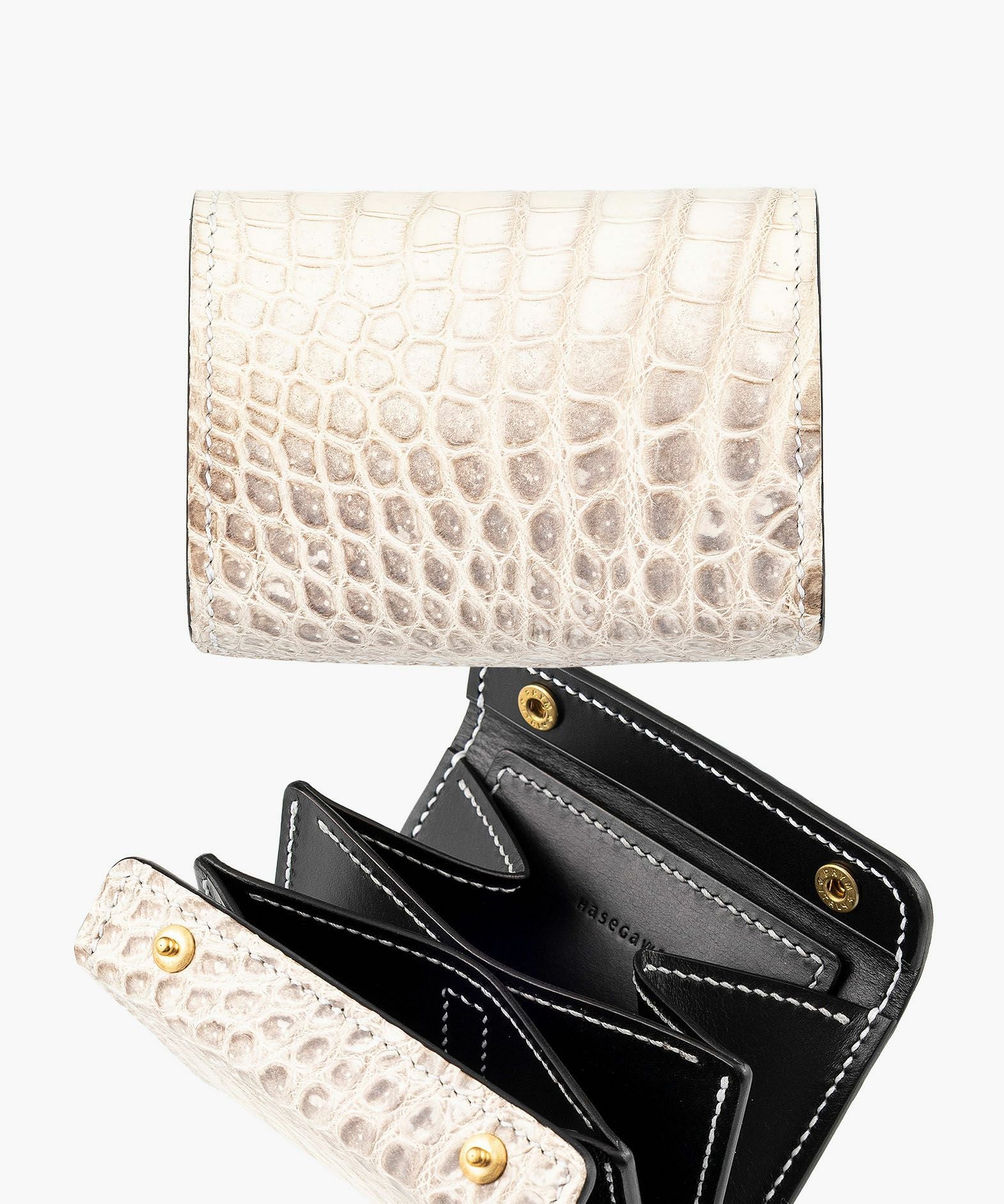 外装（ポロサス）：Himalayan、糸色：White、ホック：Gold、内装裏張り（ブルガロ）：Black、内装（ブルガロ）：Black