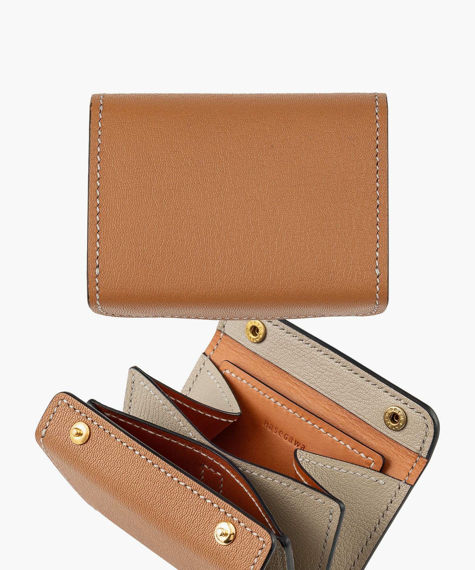 外装（シェーブル）：Camel、内装（シェーブル）：Beige、内装裏張り（ブルガロ）：Cognac、糸色：Gray、ホック：Gold