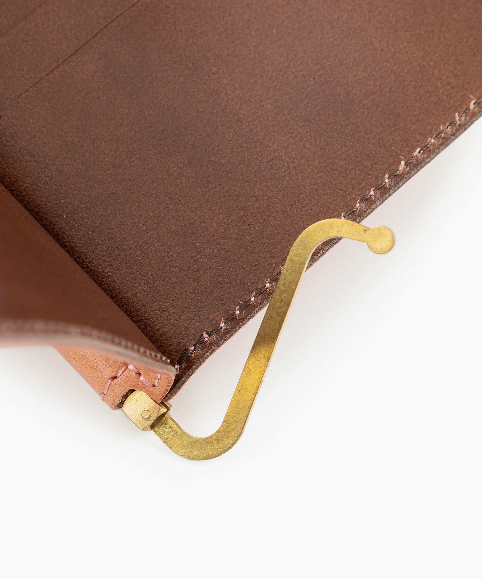 外装（ブッテーロ）：Pink、内装（ブッテーロ）：Choco、金具：Gold