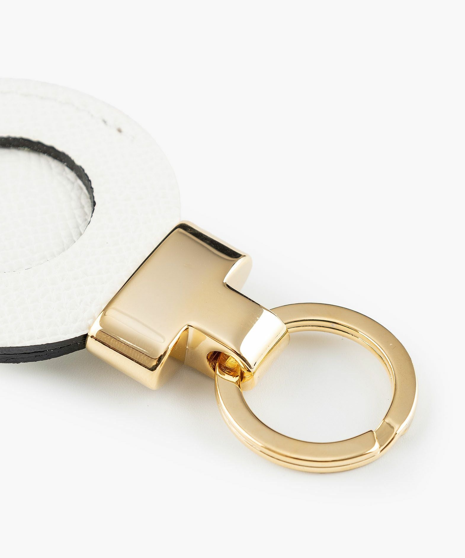 カラー：White、金具：Gold