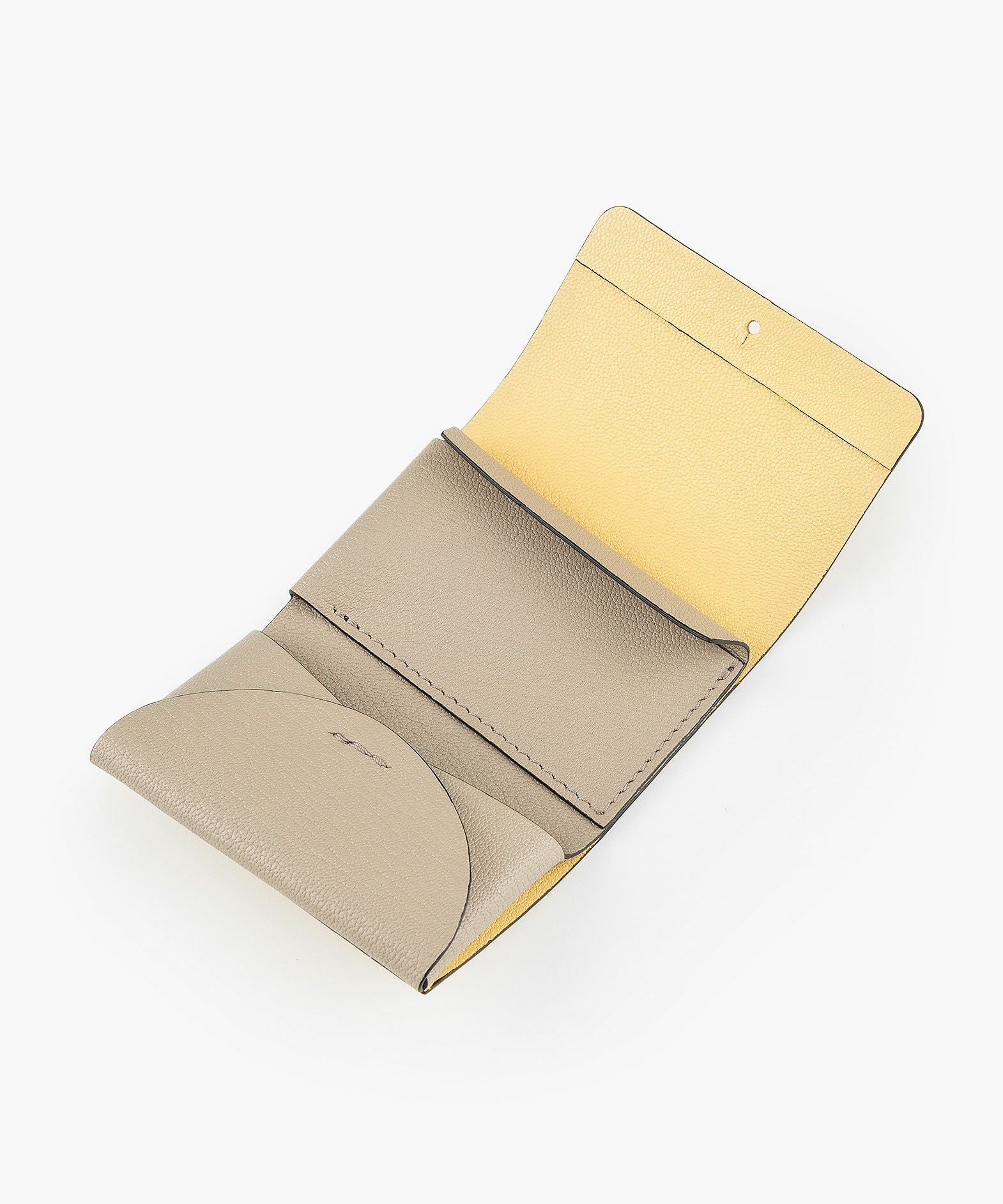外装（シェーブル）：Light Yellow、内装（シェーブル）：Beige、糸色：内装と同系色、金具：Gold