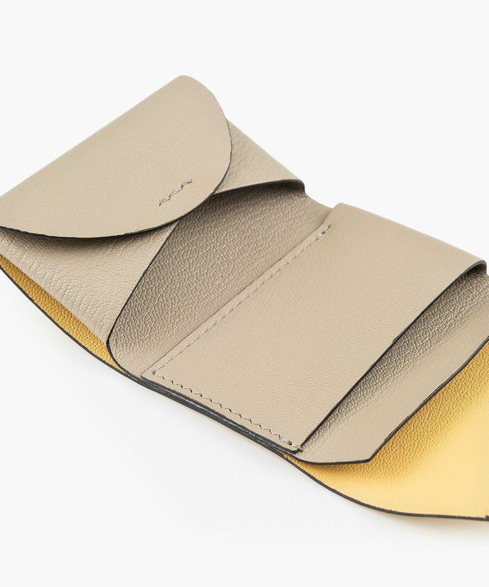 外装（シェーブル）：Light Yellow、内装（シェーブル）：Beige、糸色：内装と同系色、金具：Gold