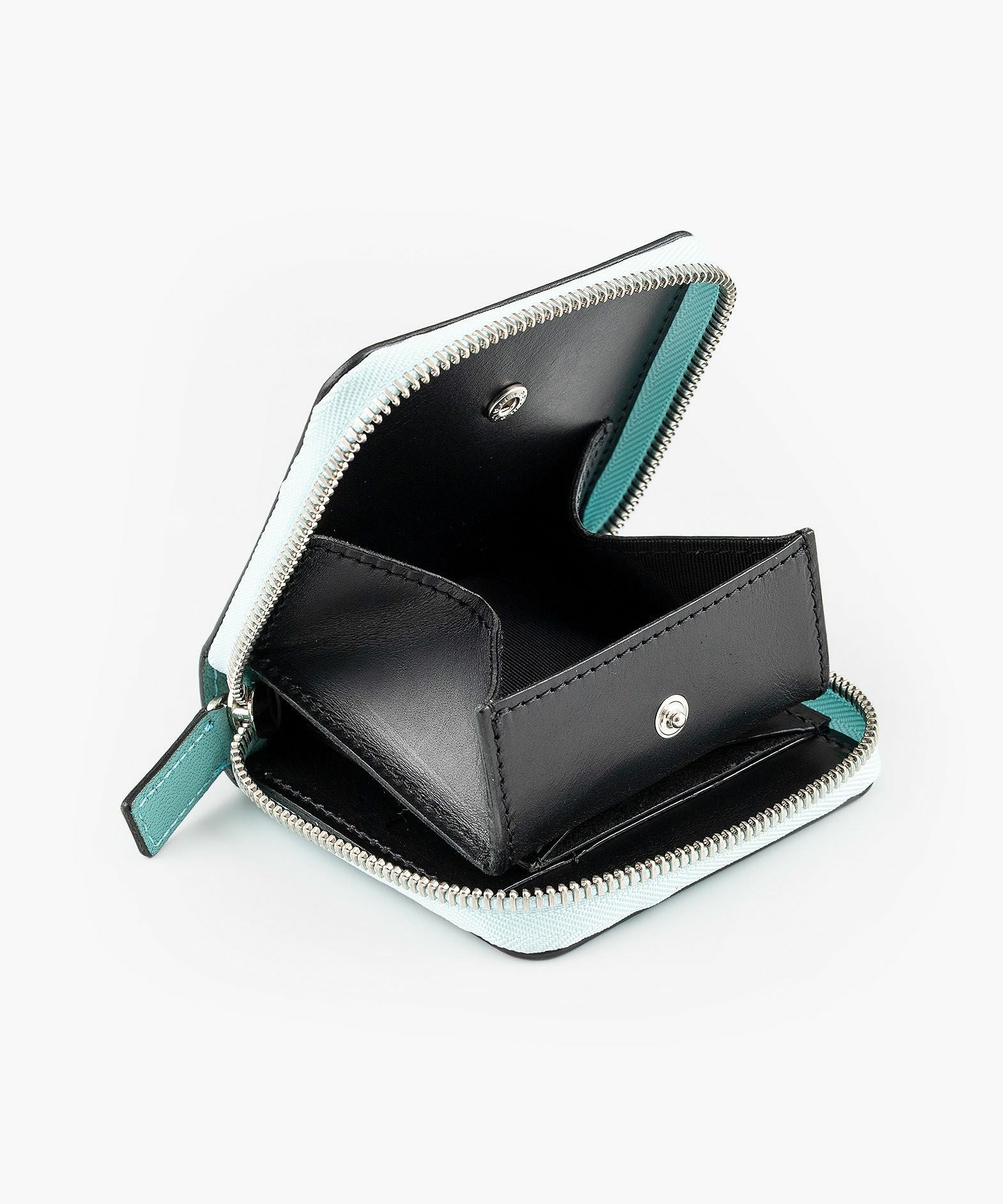 外装（シェーブル）：Tiffany Blue、内装（ブッテーロ）：Black、金具：Silver