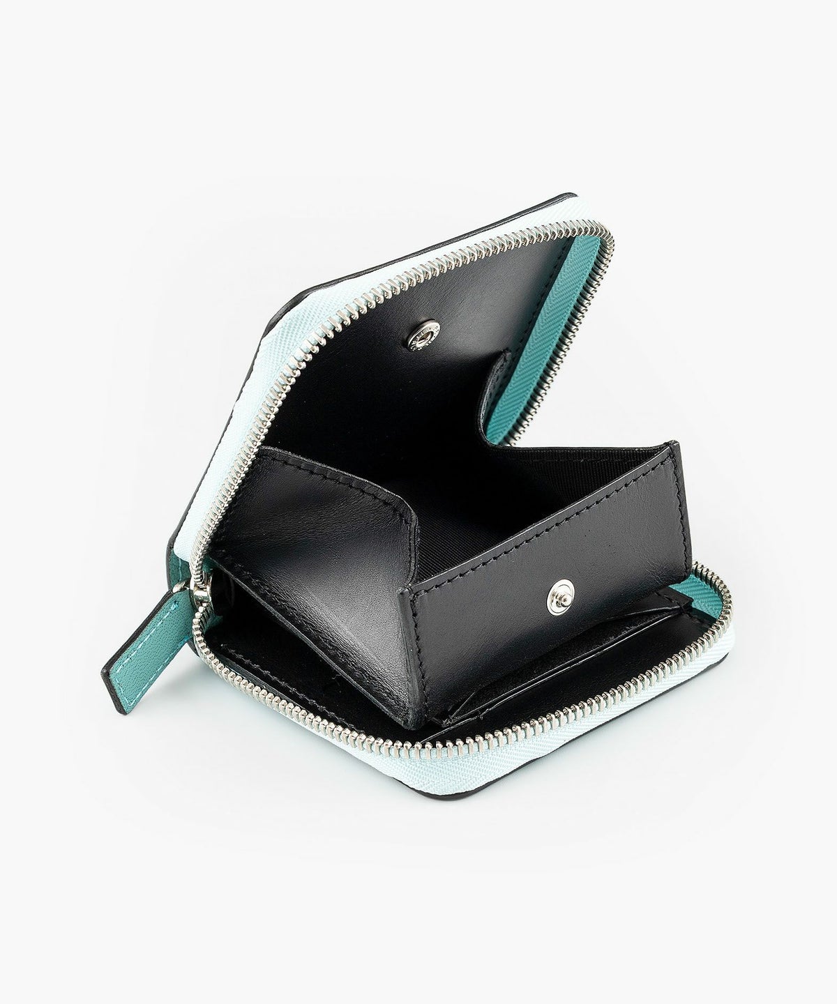 外装（シェーブル）：Tiffany Blue、内装（ブッテーロ）：Black、金具：Silver