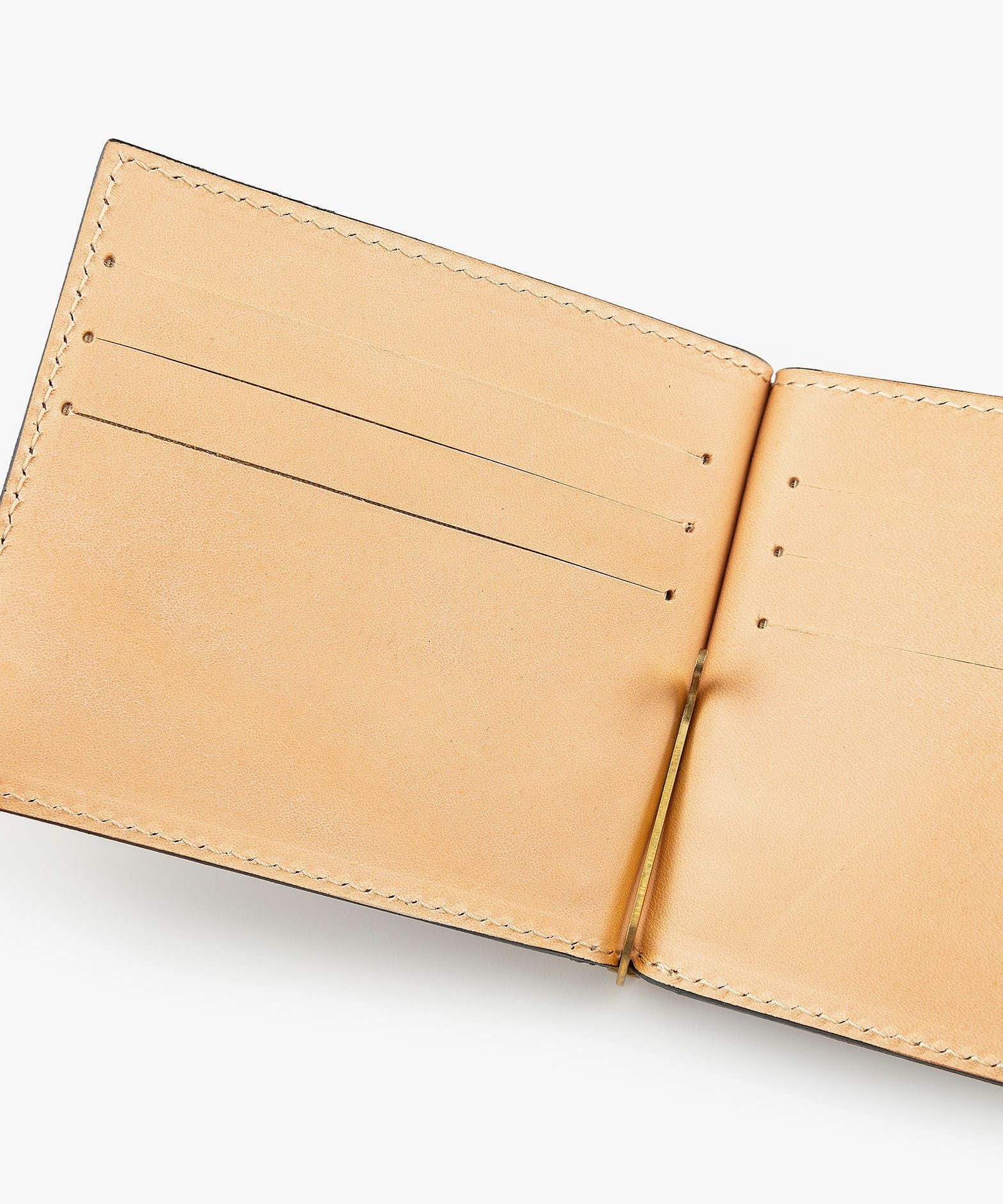 外装（シェーブル）：Etoupe、内装（ブッテーロ）：Natural、金具：Gold