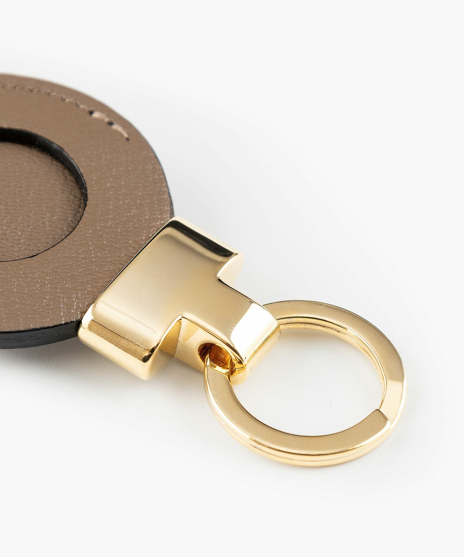 カラー：Etoupe、金具：Gold