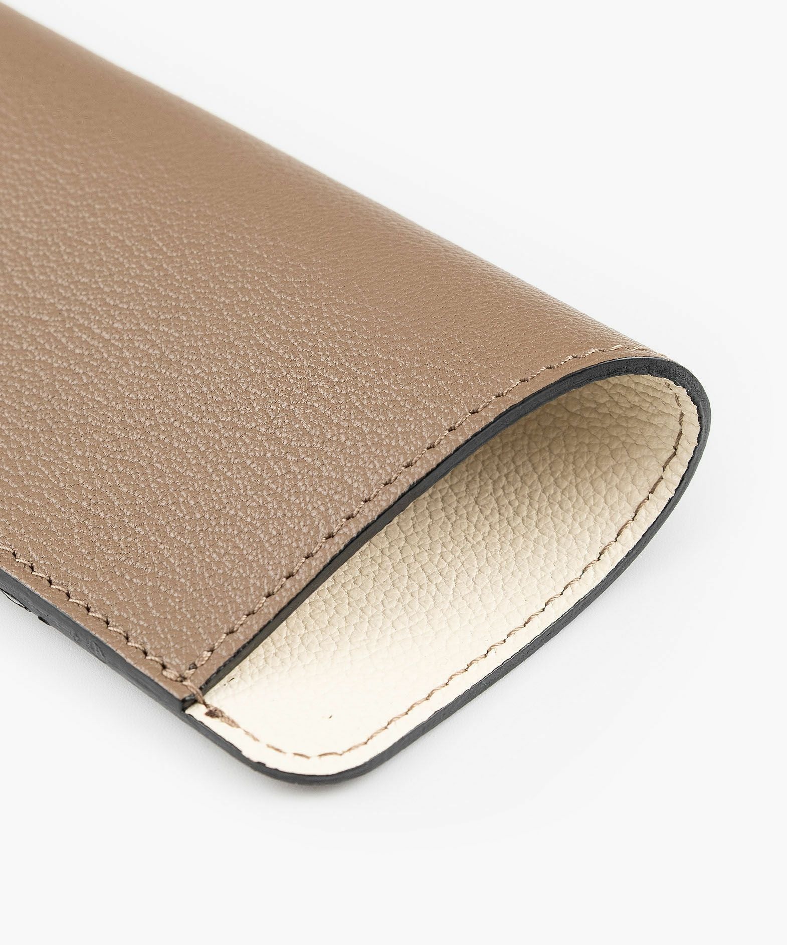 外装（シェーブル）：Etoupe、内装（シェーブル）：Ivory、糸色：外装と同系色