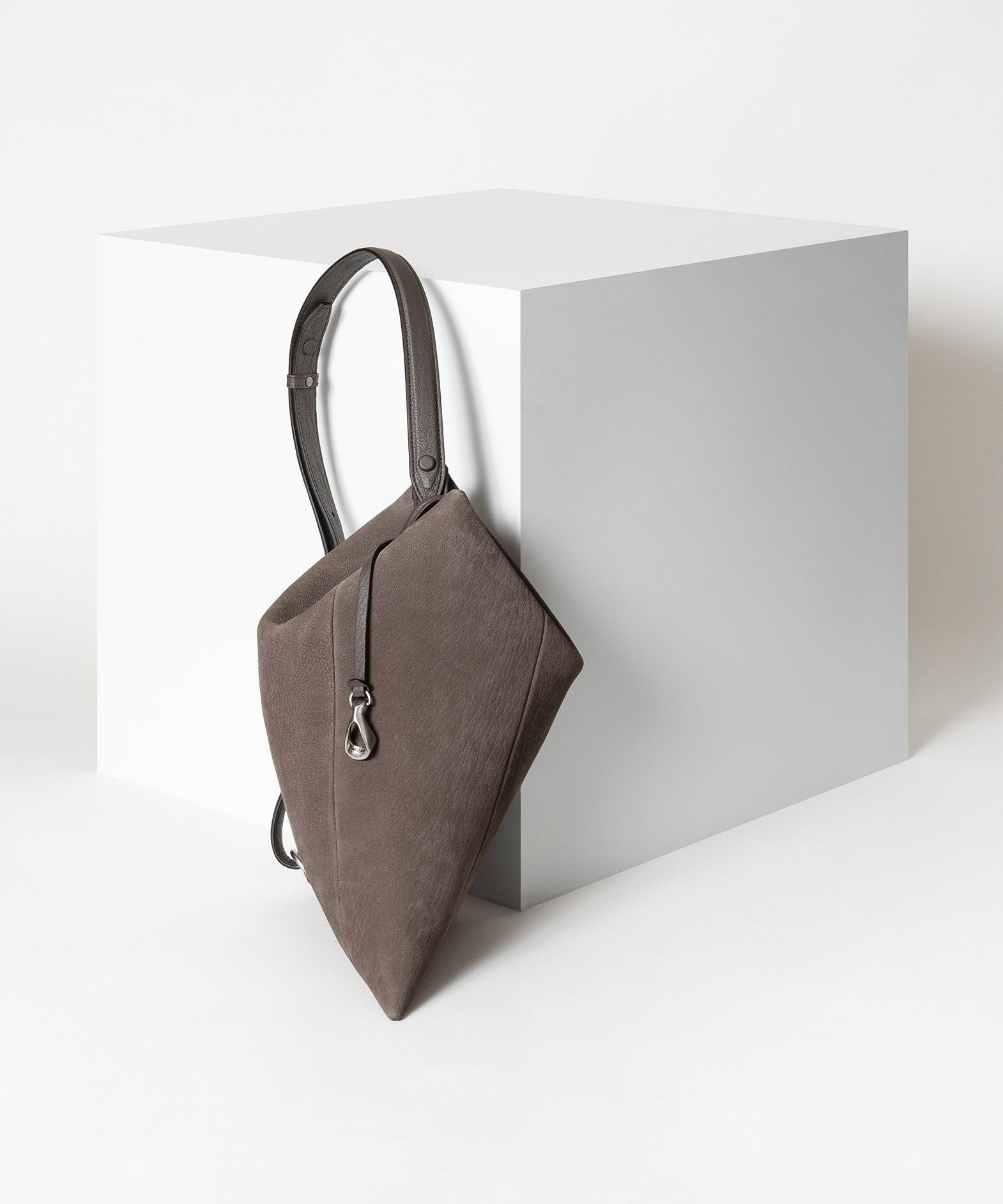RYU KUDUトライアングルショルダーバッグ kudu] KD TRIANGLE BODYBAG | Ryu(リュウ)公式ECサイト／Wath'z
