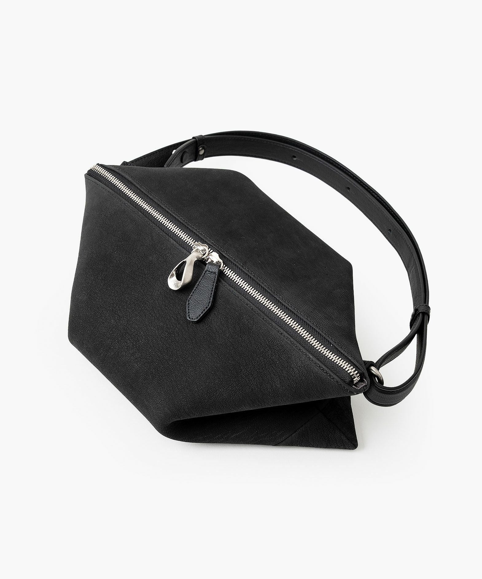 ヌバック トライアングルショルダー“Vertex” | 大人のバッグ・財布