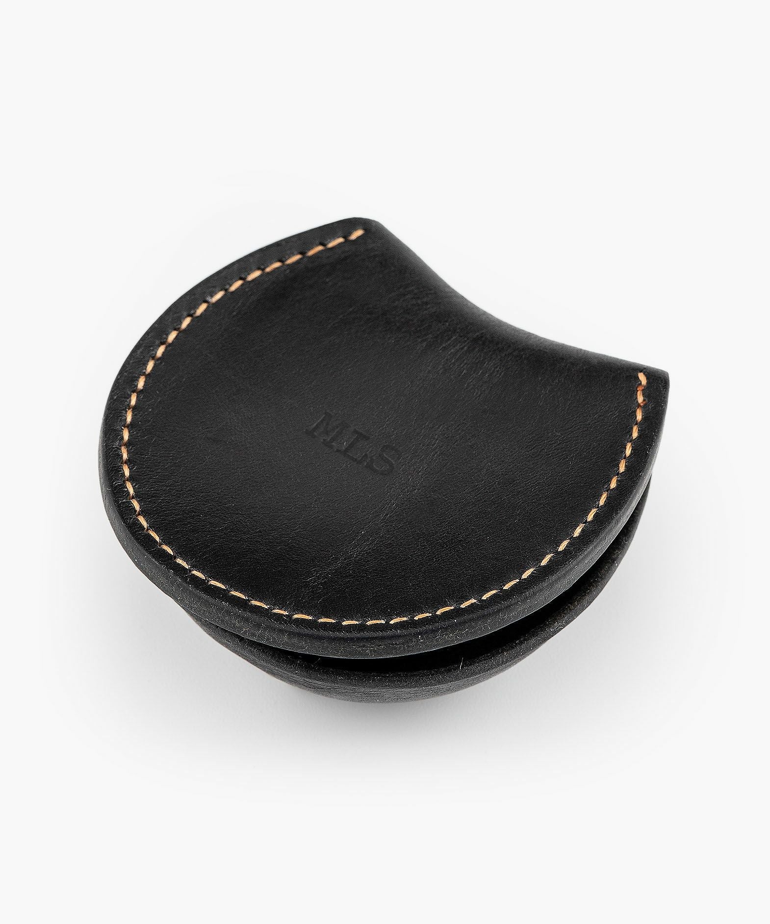 Color（ブッテーロ）：Nero、糸色：ハニーキャメル（144）　　刻印イメージ（※「MLS」はサンプル刻印です。ご指定の刻印が入ります）