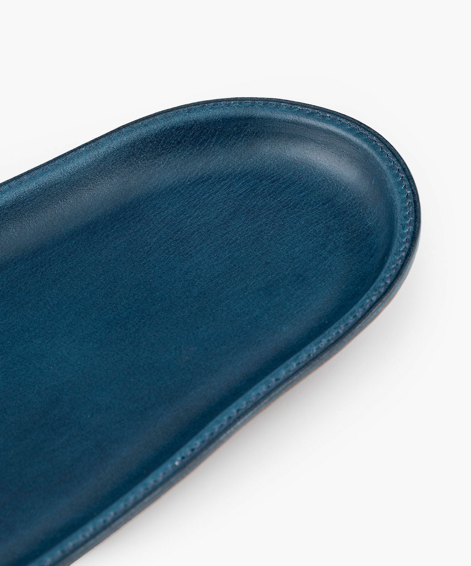 表面（ブッテーロ）：Blue、裏面（ブッテーロ）：Choco、糸色：ディープネイビー（18）