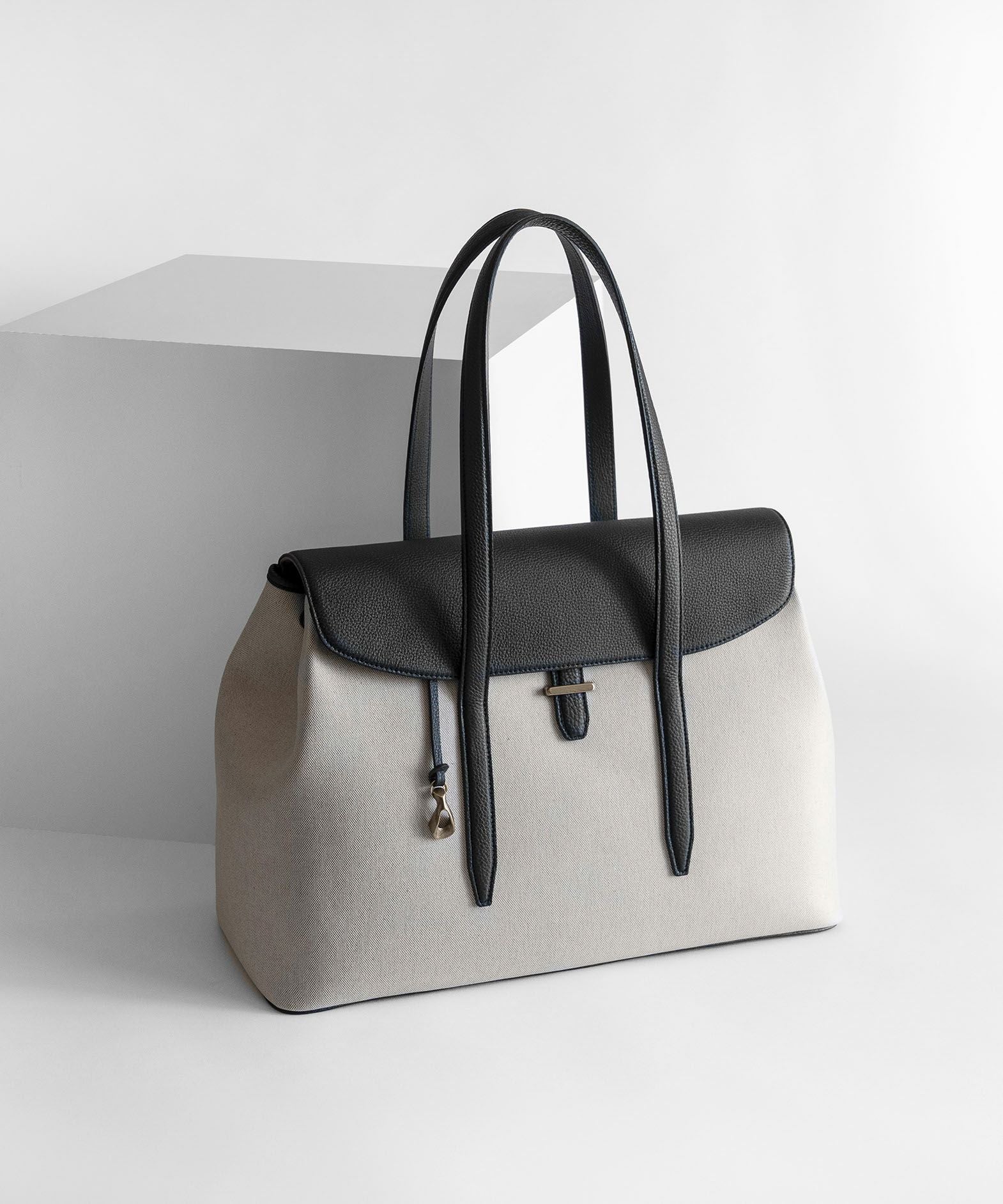 キャンバスフラップトートバッグ(L) Ver.2 《Embrace》