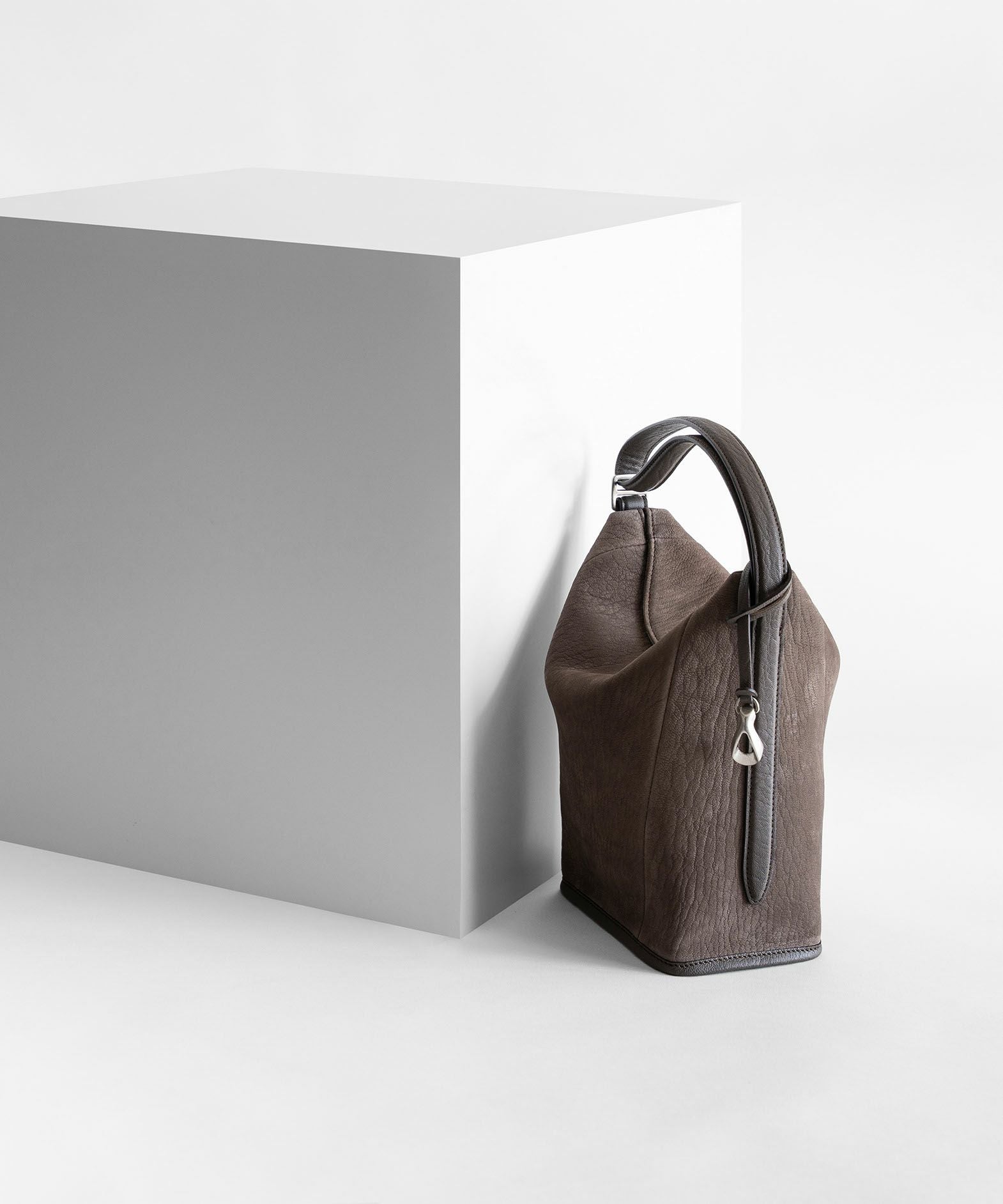 ヌバック ハンド＆バングルバッグ《Follow》