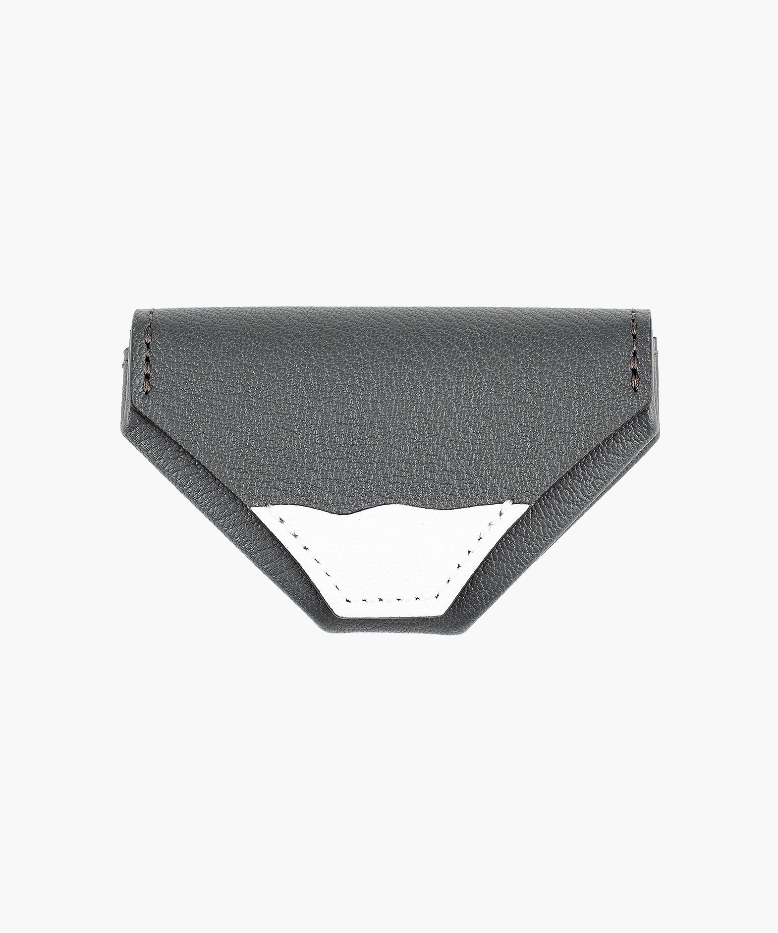 外装：Grey、山頂部分：White