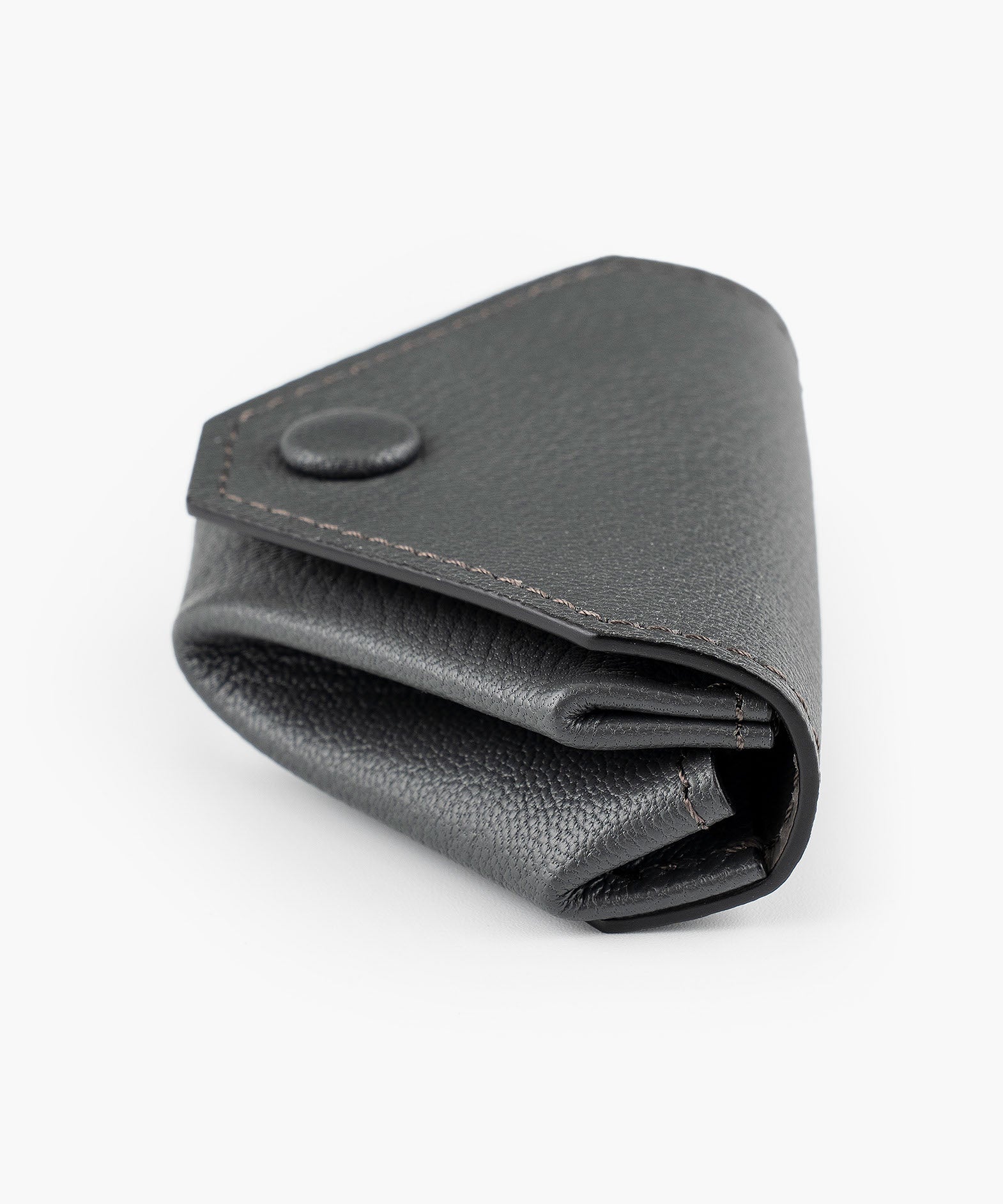 外装：Grey、山頂部分：White