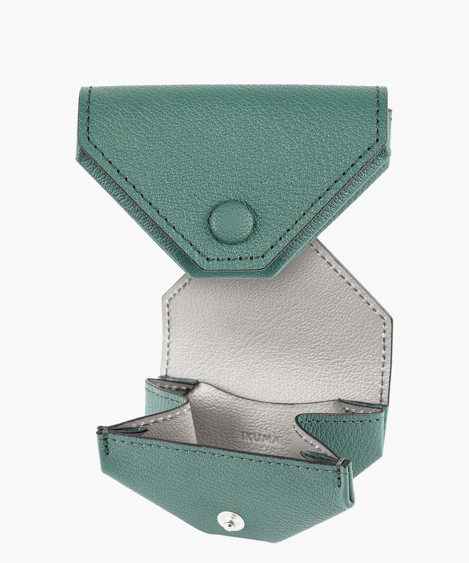 外装：Dark Green、山頂部分：White