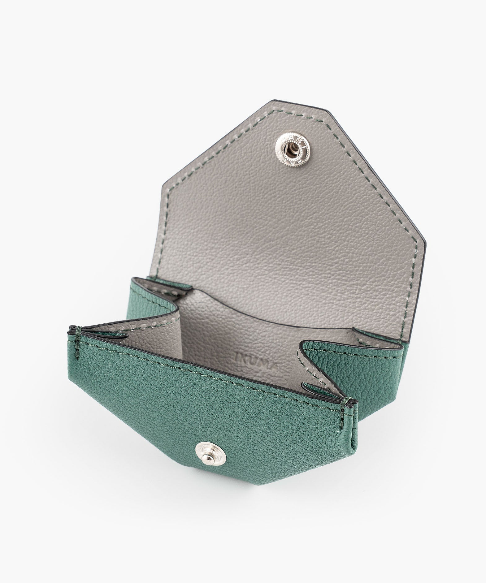 外装：Dark Green、山頂部分：White