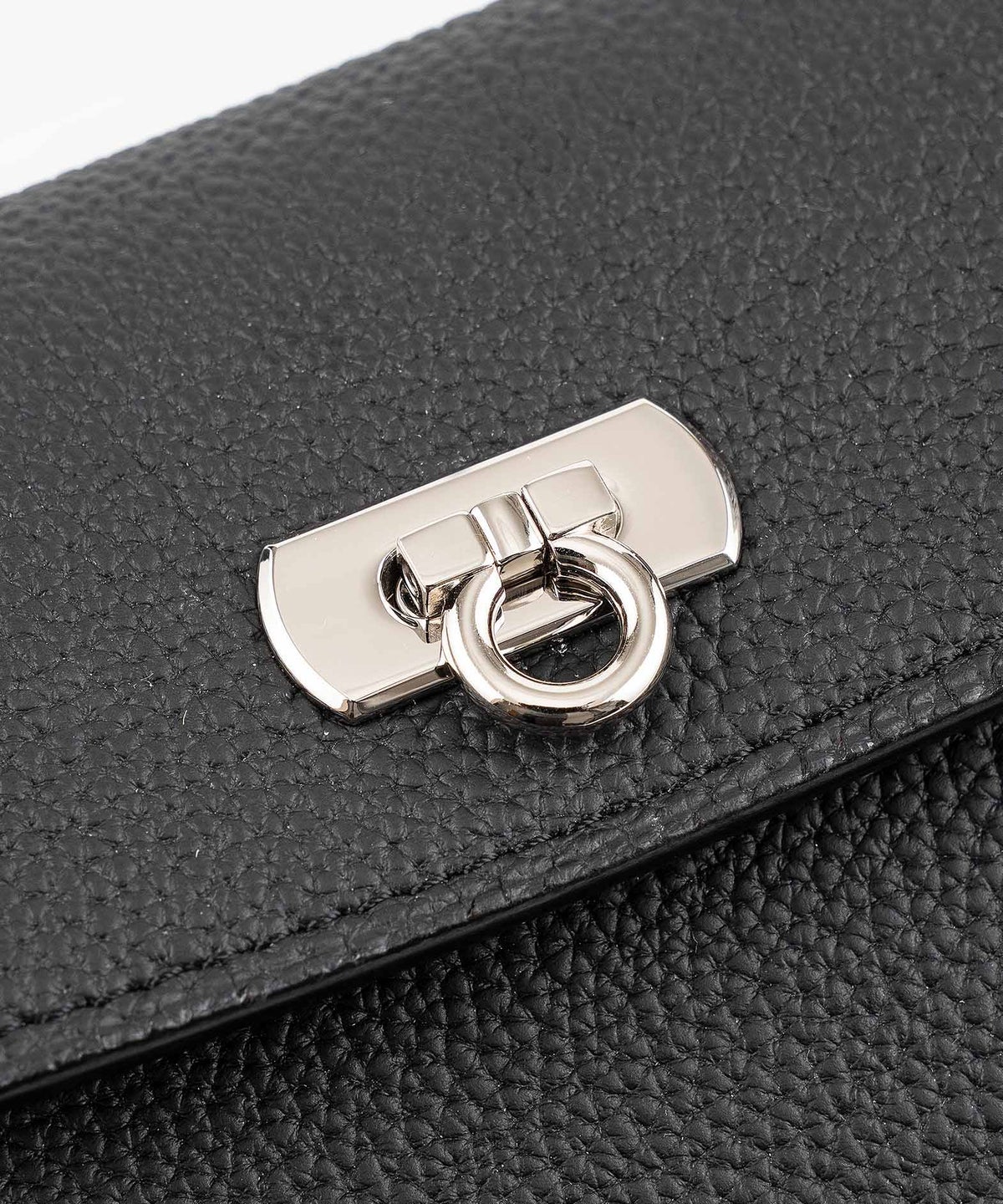 Black、金具：Silver